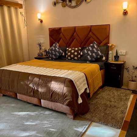 Atharva'S Homestay By Goaround Homes - Nehru Enclave Metro, South Delhi Нью-Делі Екстер'єр фото
