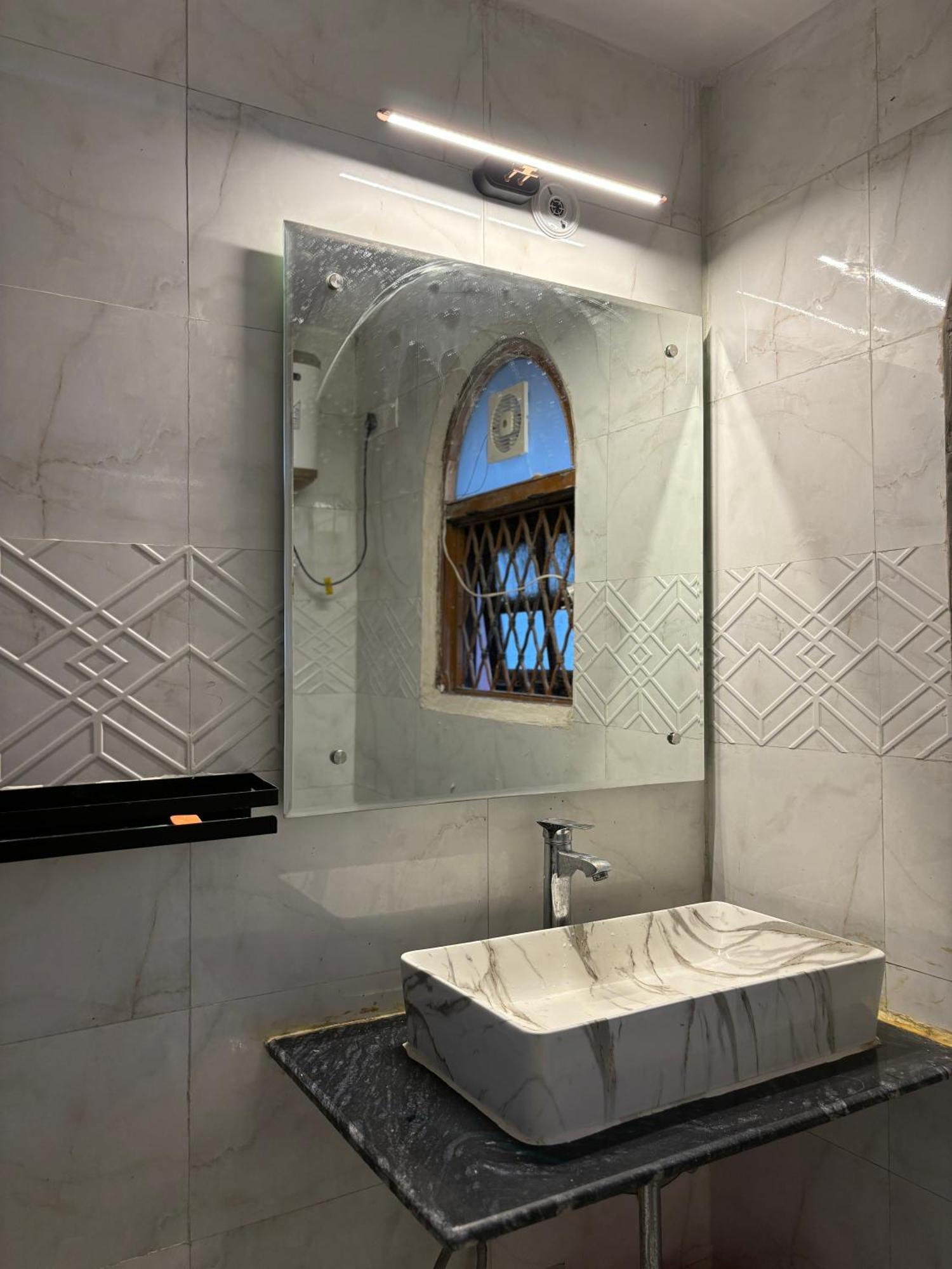 Atharva'S Homestay By Goaround Homes - Nehru Enclave Metro, South Delhi Нью-Делі Екстер'єр фото