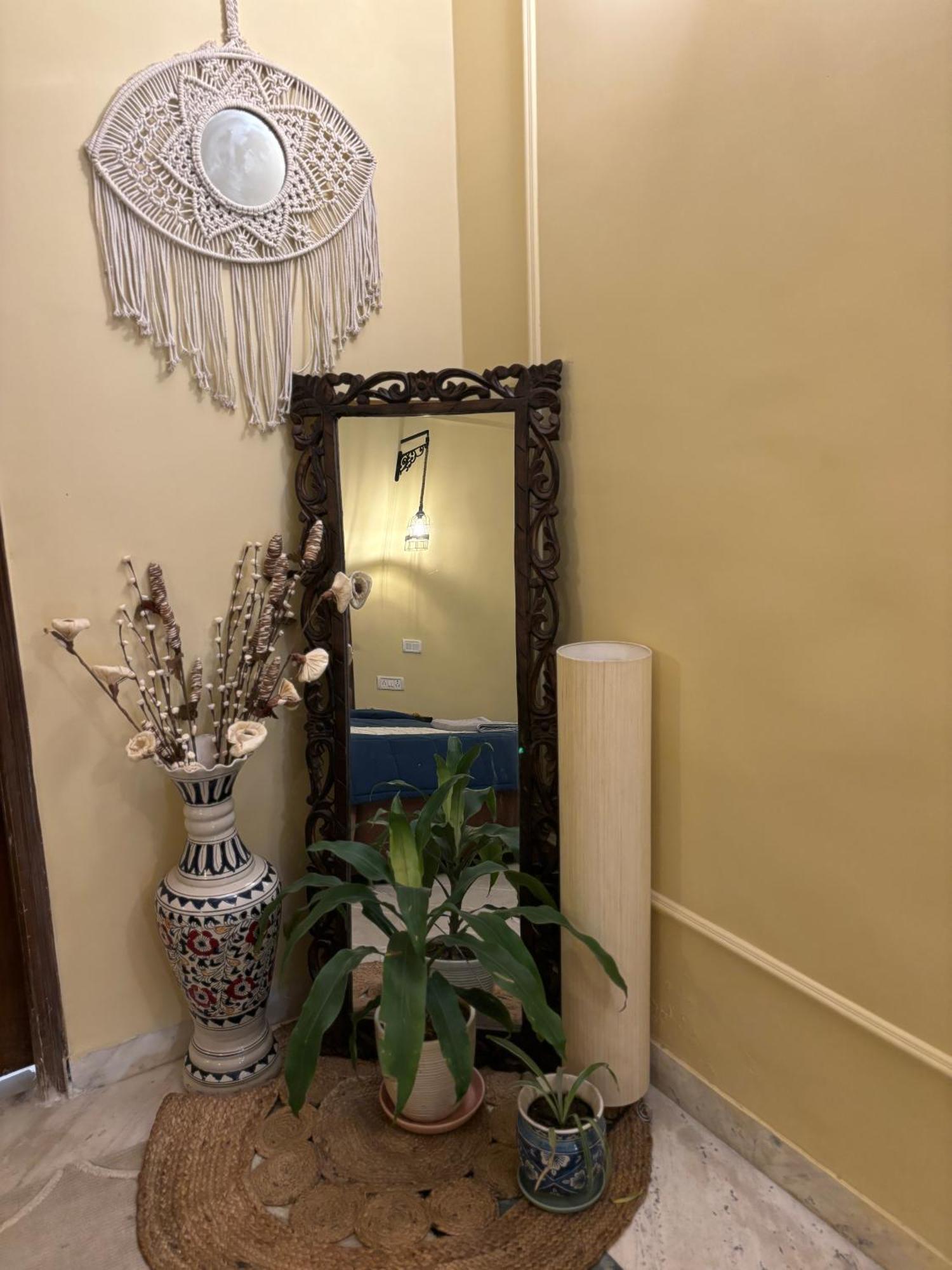 Atharva'S Homestay By Goaround Homes - Nehru Enclave Metro, South Delhi Нью-Делі Екстер'єр фото