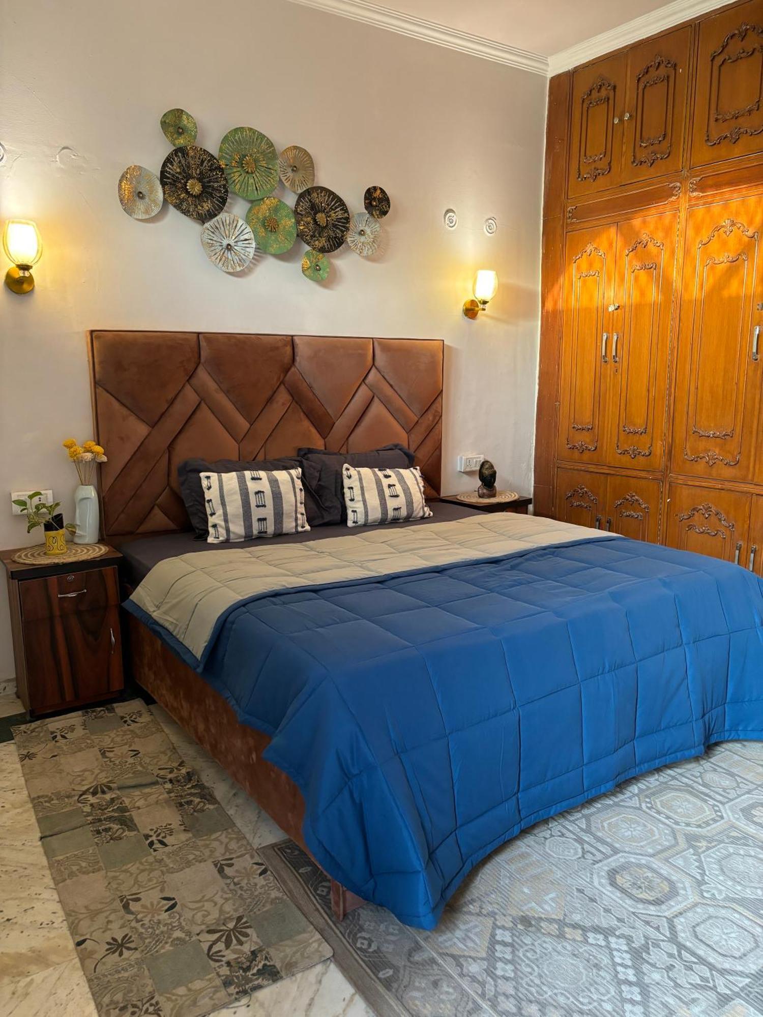 Atharva'S Homestay By Goaround Homes - Nehru Enclave Metro, South Delhi Нью-Делі Екстер'єр фото