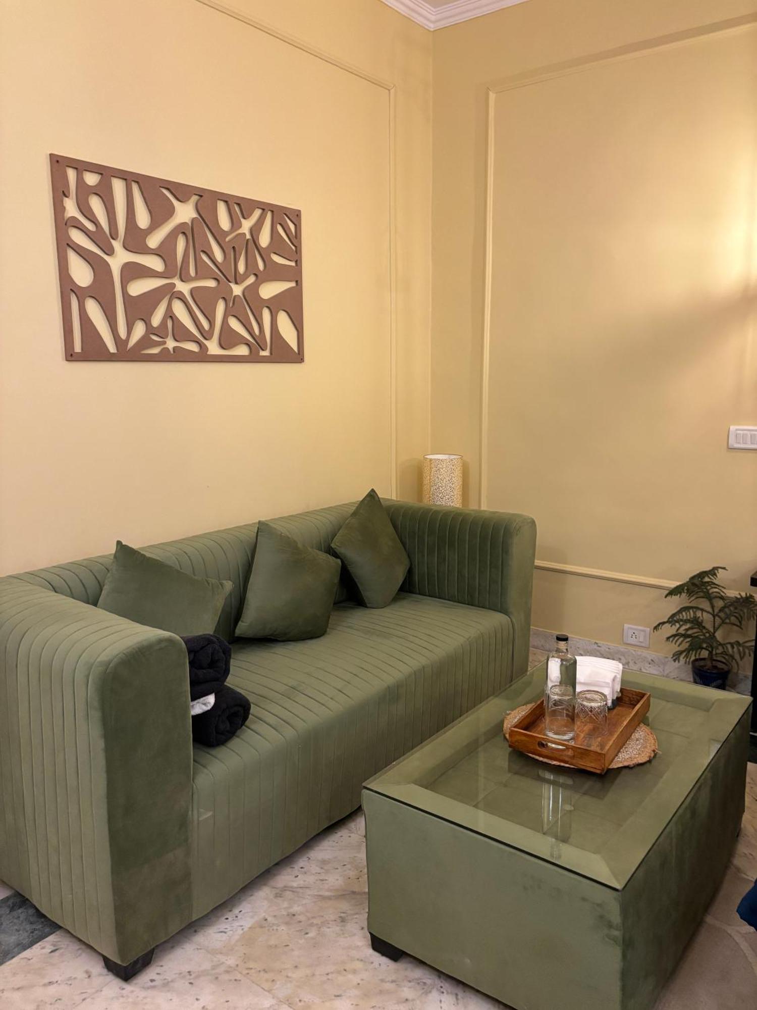 Atharva'S Homestay By Goaround Homes - Nehru Enclave Metro, South Delhi Нью-Делі Екстер'єр фото