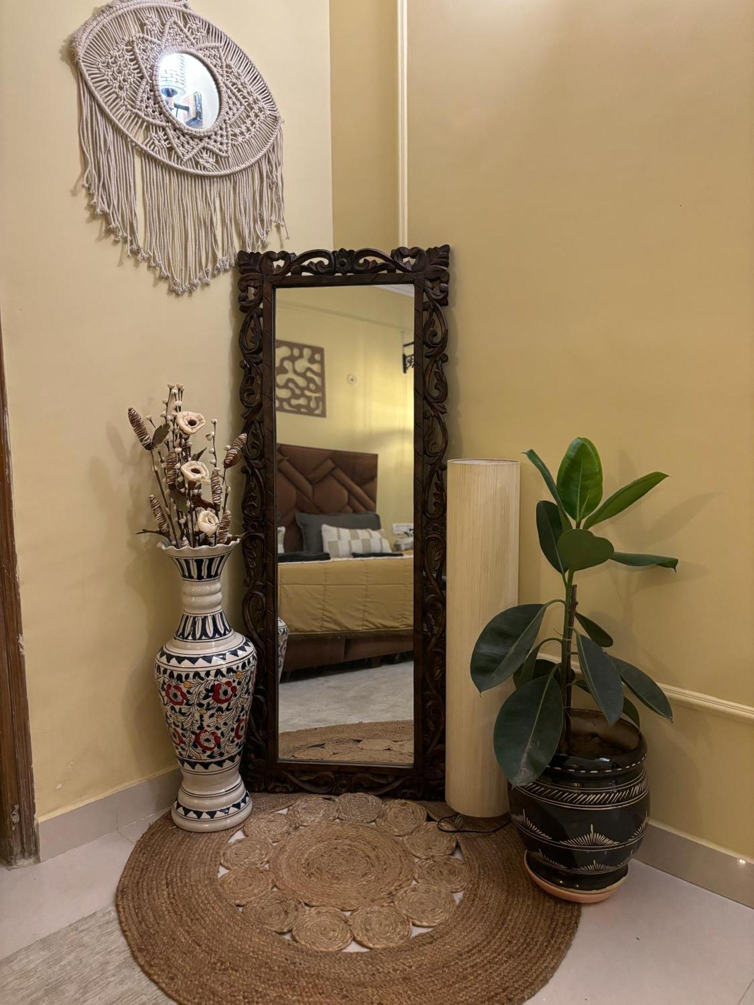 Atharva'S Homestay By Goaround Homes - Nehru Enclave Metro, South Delhi Нью-Делі Екстер'єр фото