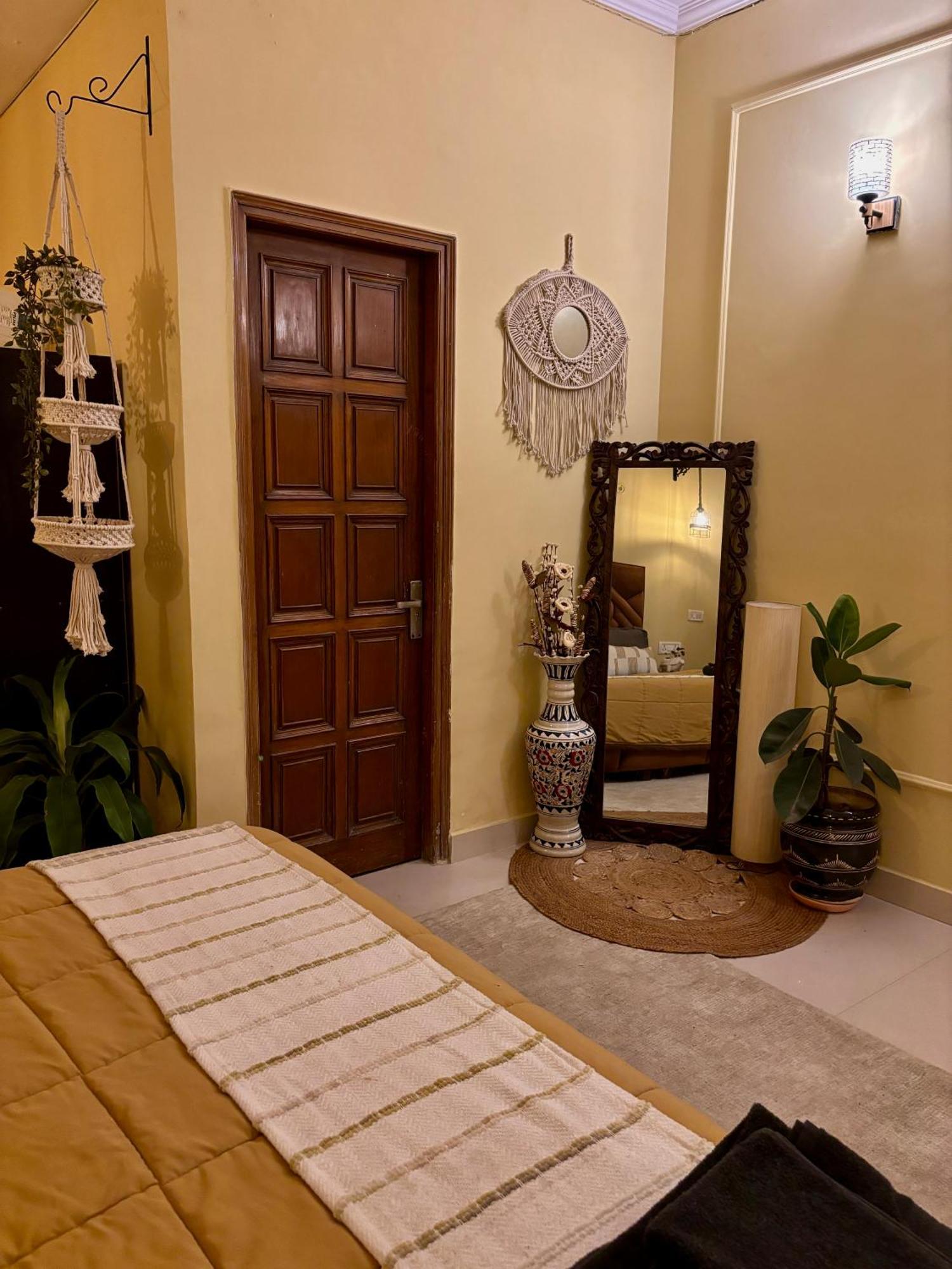 Atharva'S Homestay By Goaround Homes - Nehru Enclave Metro, South Delhi Нью-Делі Екстер'єр фото