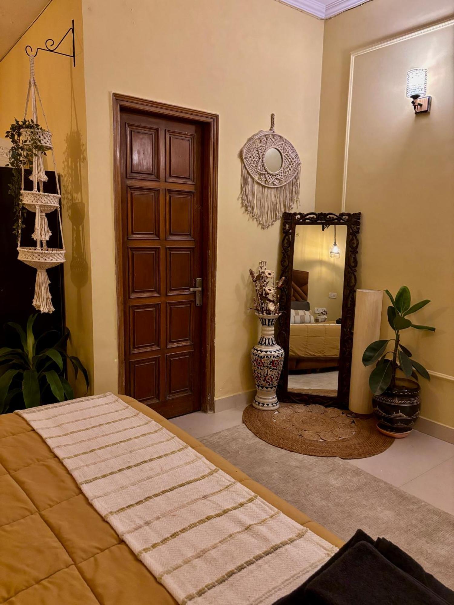 Atharva'S Homestay By Goaround Homes - Nehru Enclave Metro, South Delhi Нью-Делі Екстер'єр фото