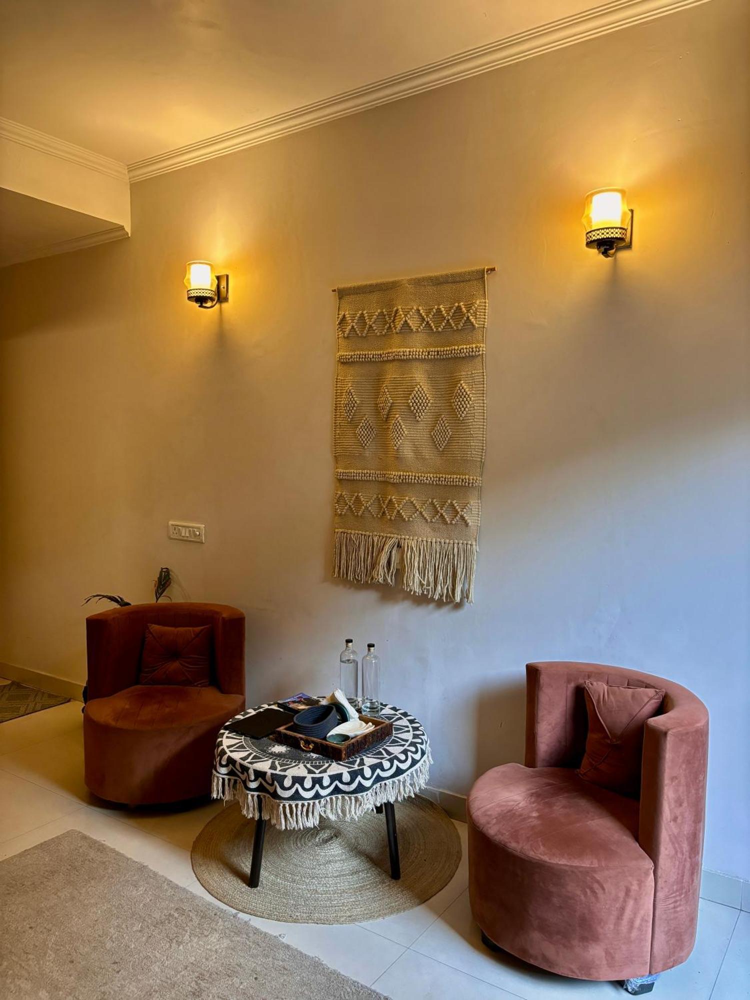 Atharva'S Homestay By Goaround Homes - Nehru Enclave Metro, South Delhi Нью-Делі Екстер'єр фото