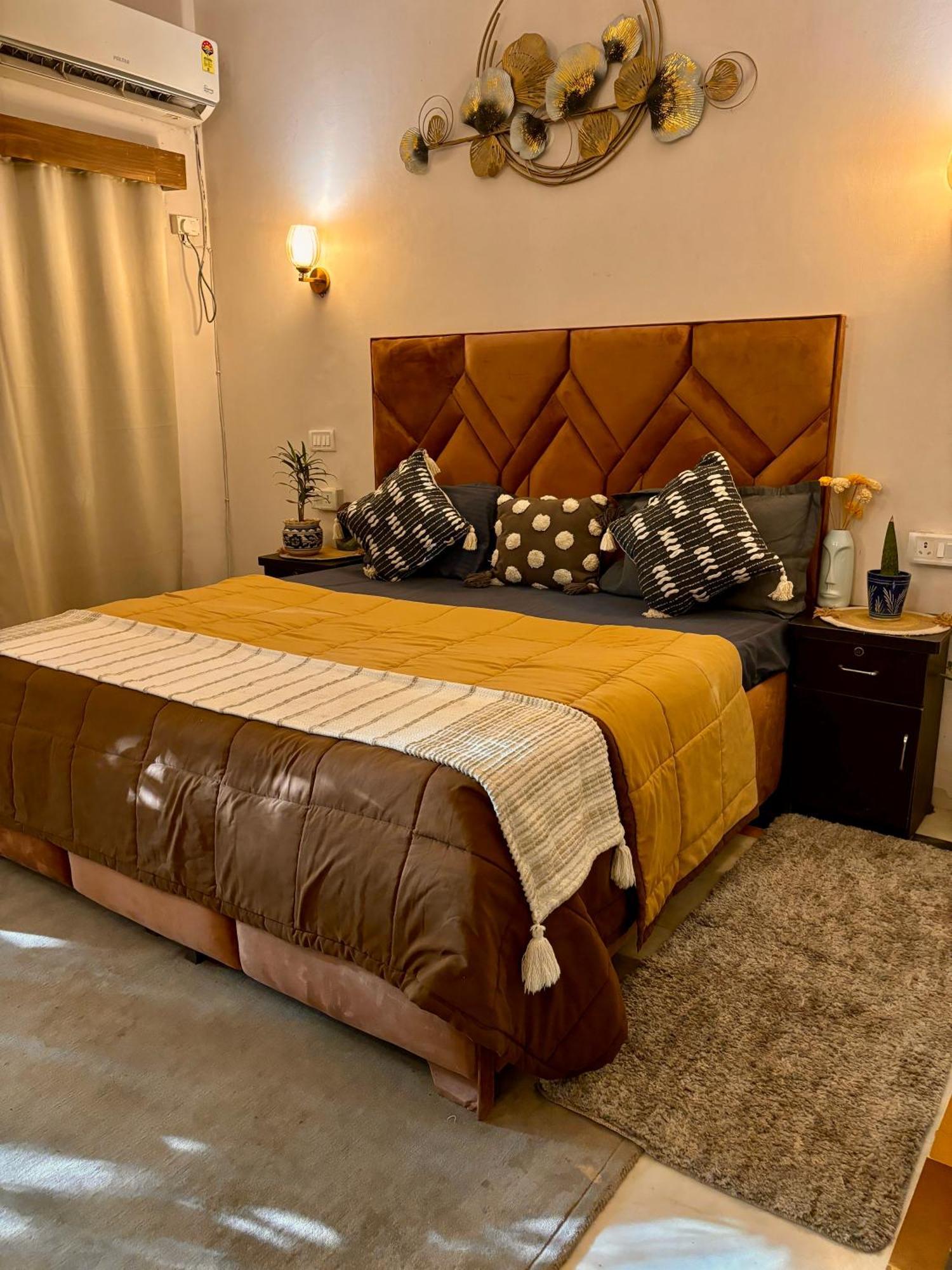 Atharva'S Homestay By Goaround Homes - Nehru Enclave Metro, South Delhi Нью-Делі Екстер'єр фото