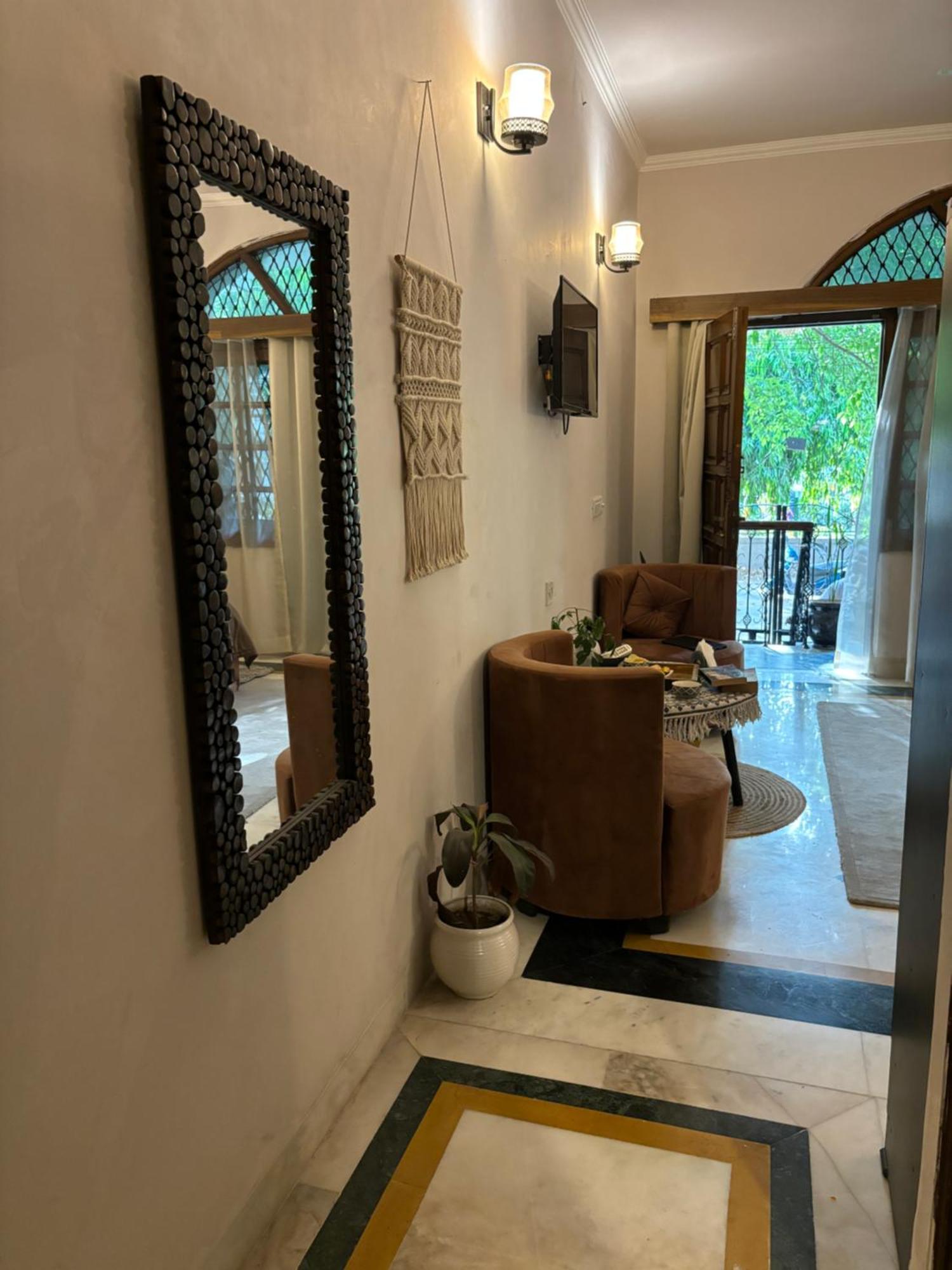 Atharva'S Homestay By Goaround Homes - Nehru Enclave Metro, South Delhi Нью-Делі Екстер'єр фото