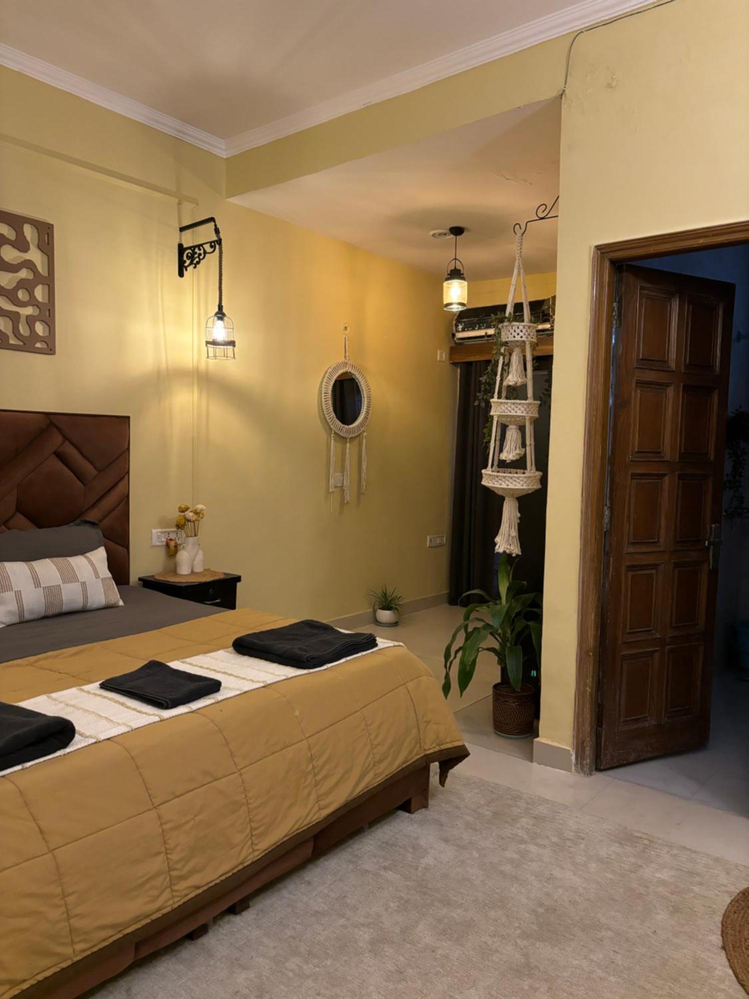 Atharva'S Homestay By Goaround Homes - Nehru Enclave Metro, South Delhi Нью-Делі Екстер'єр фото