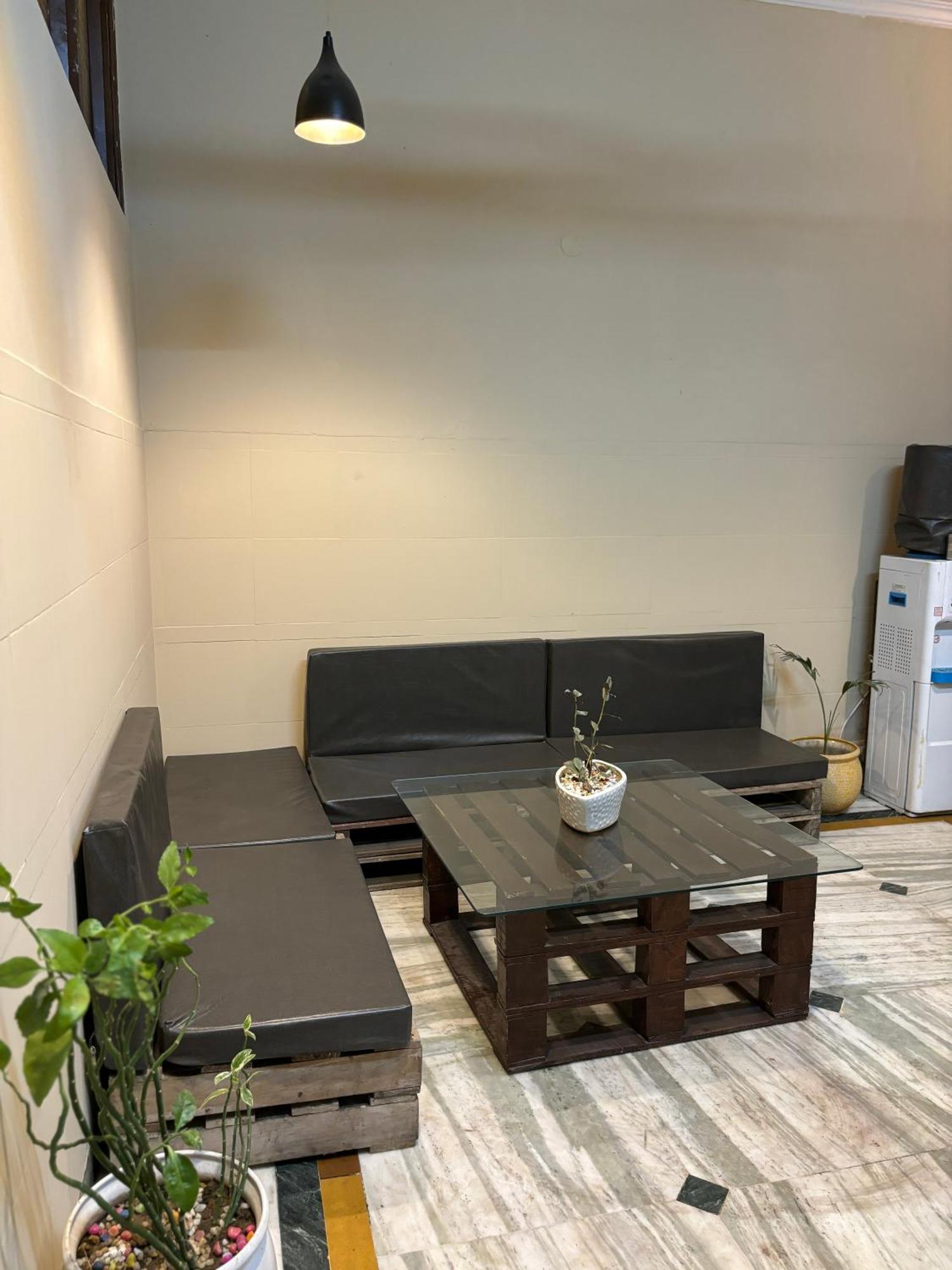 Atharva'S Homestay By Goaround Homes - Nehru Enclave Metro, South Delhi Нью-Делі Екстер'єр фото