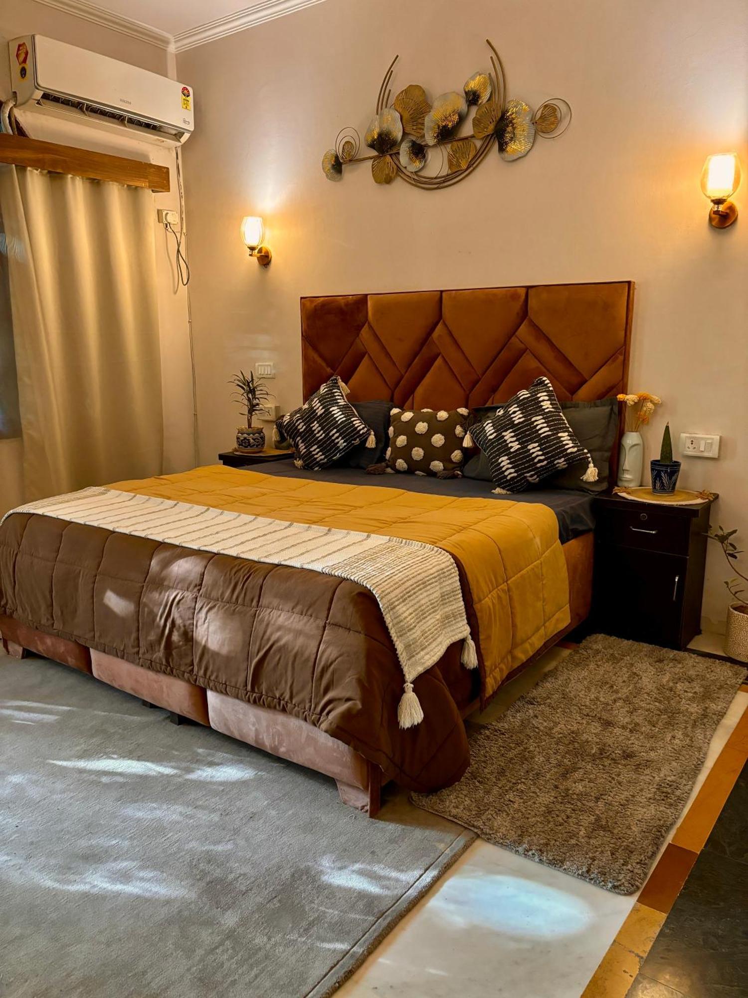 Atharva'S Homestay By Goaround Homes - Nehru Enclave Metro, South Delhi Нью-Делі Екстер'єр фото