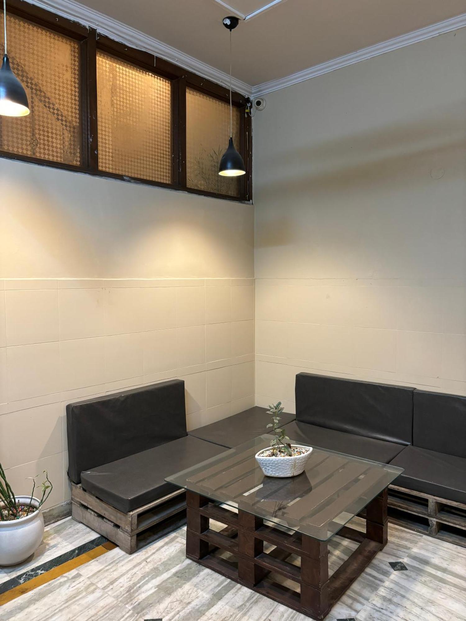 Atharva'S Homestay By Goaround Homes - Nehru Enclave Metro, South Delhi Нью-Делі Екстер'єр фото