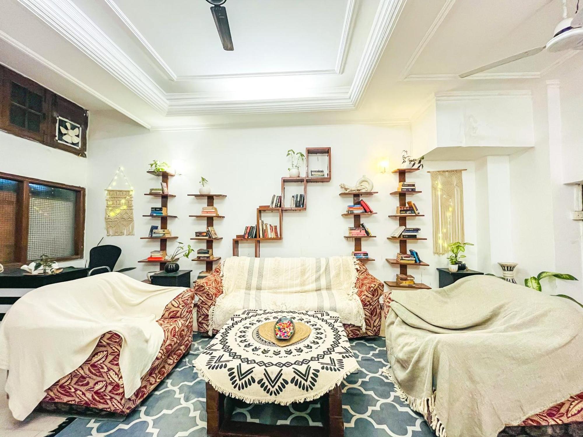 Atharva'S Homestay By Goaround Homes - Nehru Enclave Metro, South Delhi Нью-Делі Екстер'єр фото