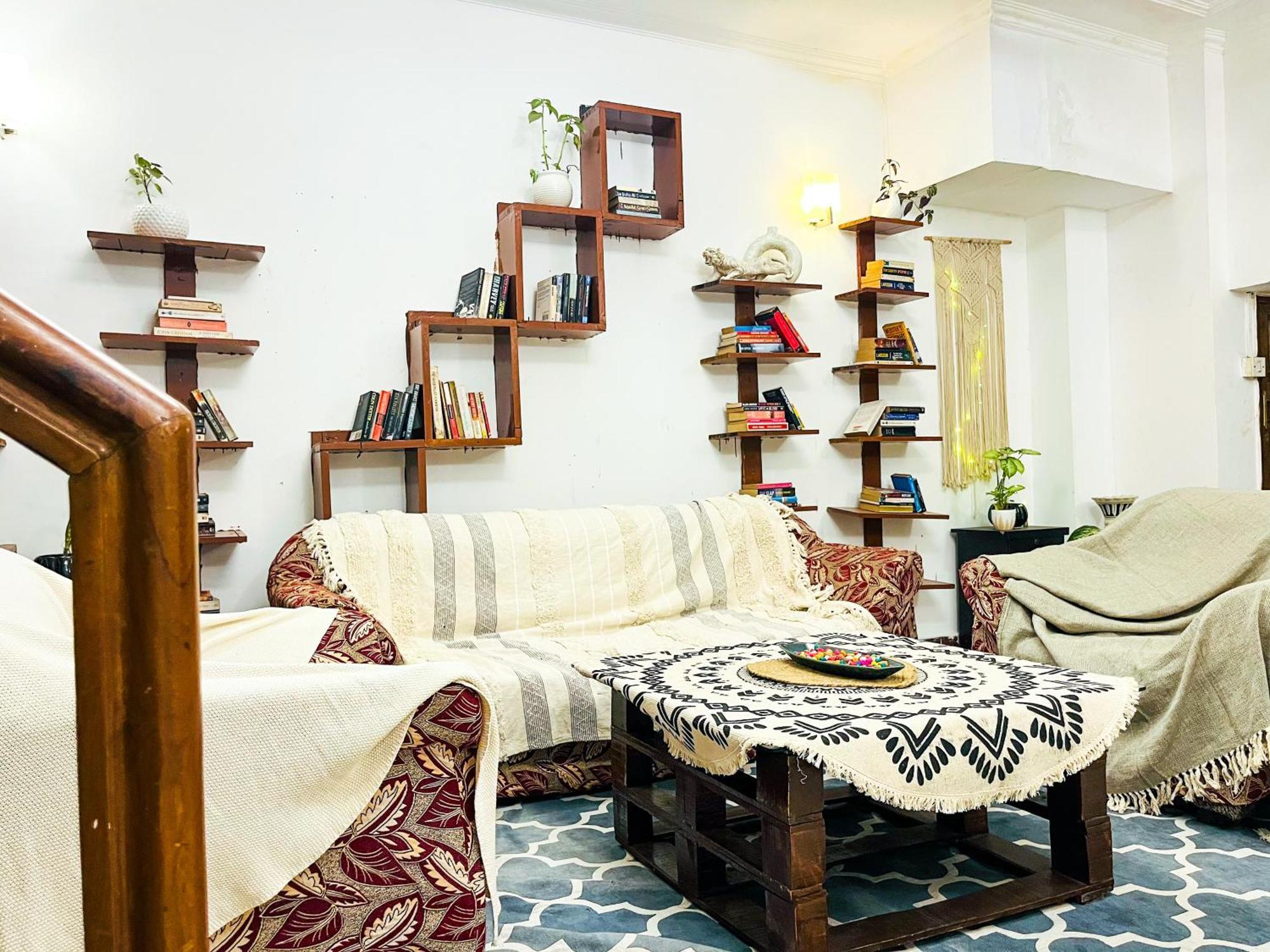 Atharva'S Homestay By Goaround Homes - Nehru Enclave Metro, South Delhi Нью-Делі Екстер'єр фото