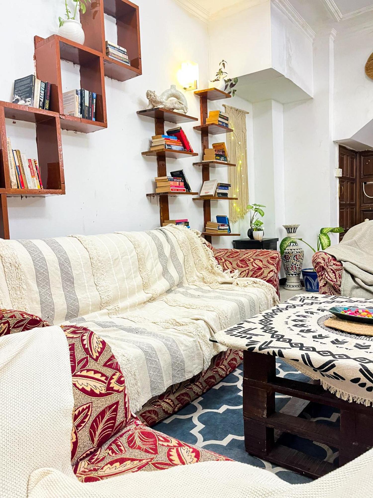 Atharva'S Homestay By Goaround Homes - Nehru Enclave Metro, South Delhi Нью-Делі Екстер'єр фото