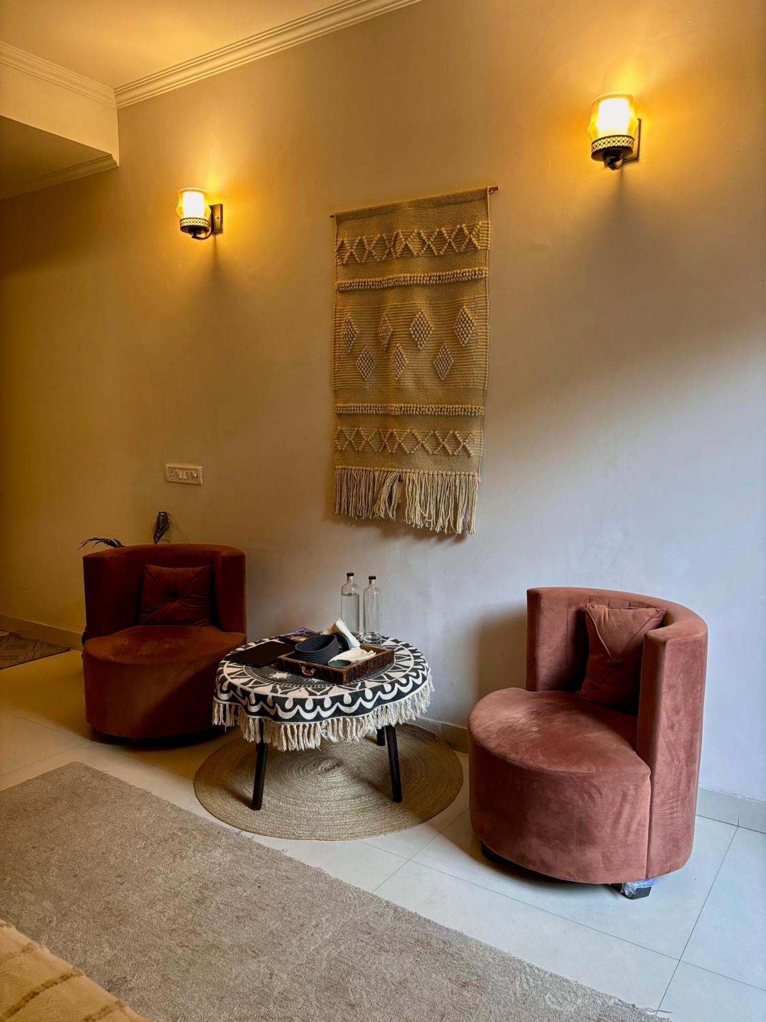 Atharva'S Homestay By Goaround Homes - Nehru Enclave Metro, South Delhi Нью-Делі Екстер'єр фото