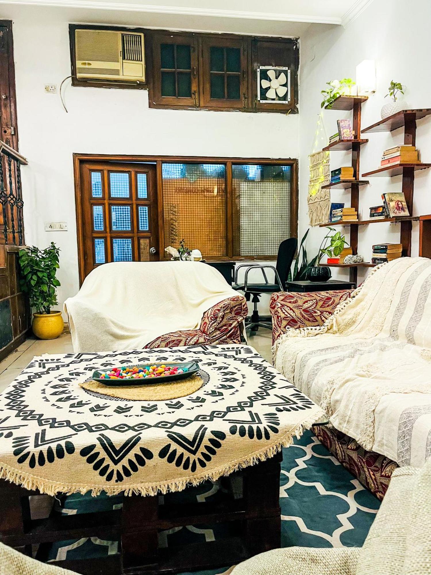 Atharva'S Homestay By Goaround Homes - Nehru Enclave Metro, South Delhi Нью-Делі Екстер'єр фото